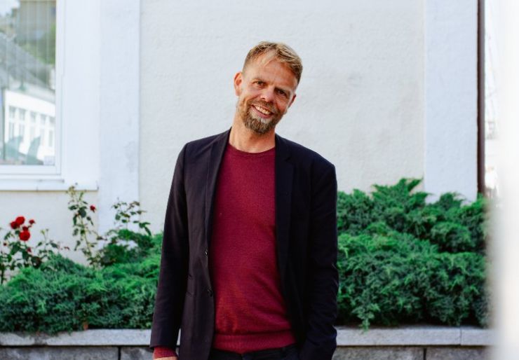 Seriegründeren, bærekraftslederen og tidligere journalist Anders Waage Nilsen blir rådgiverselskapets første bærekraftsjef i Norge. – Det er først nå jeg føler meg hjemme i «corporate». 