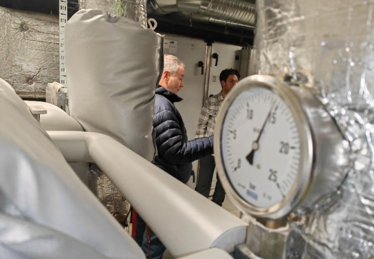 Norske isolasjonsputer stopper energityvene i teknisk rom Mange tekniske rom ser ferdig isolerte ut, men taper likevel energi døgnet rundt grunnet at ventiler, flenser, pumper og andre “vanskelige” komponenter ofte står uten isolasjon