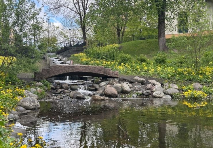 SINTEF har utviklet Verbena, et gratis digitalt verktøy som skal hjelpe kommuner og rådgivere med klimatilpasning og overvannshåndtering. Verktøyet gjør det enklere å vurdere naturbaserte løsninger som åpne bekker, regnbed, grønne tak og trær