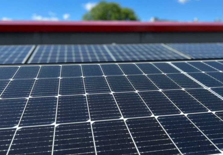 En ny rapport viser at det tekniske potensialet for solkraft på bygg og infrastruktur i Norge kan bli på nivå med norsk vannkraft.