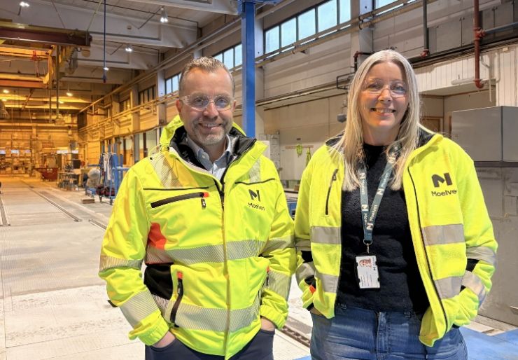 Ordrevekst gir full opptrapping: 100+ tilbake på jobb Denne uken kommer flesteparten av de drøyt 100 permitterte tilbake på jobb hos Moelven Byggmodul AS. Økt ordreinngang og positiv markedsutvikling gjør at modulprodusenten på Moelv nå trapper opp igjen produksjonen.