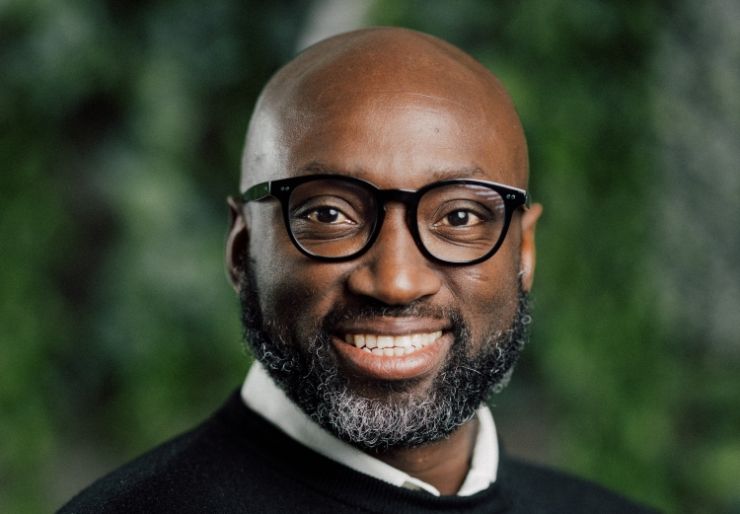 Skal gjøre onboarding til «core business» i bygg I januar gikk Dominic Akadimah «all-in» som daglig leder av Innregistrering.no.