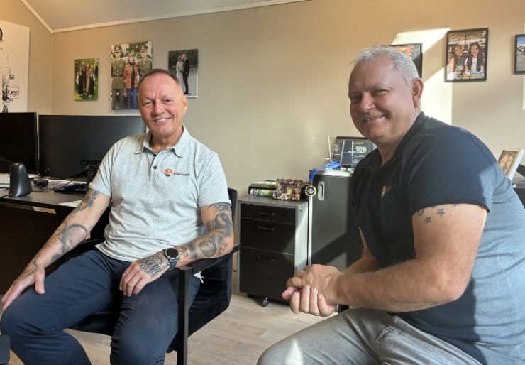 Norges hyggeligste maler gjør comeback Etter nesten 30 år som bedriftseier solgte Ronny Enger seg ut og trodde han kunne trappe ned. I stedet startet han på nytt. Nå har han fått med seg familie og tidligere ansatte, bygget opp en stab på 28 personer og begynt å se mot både videre vekst