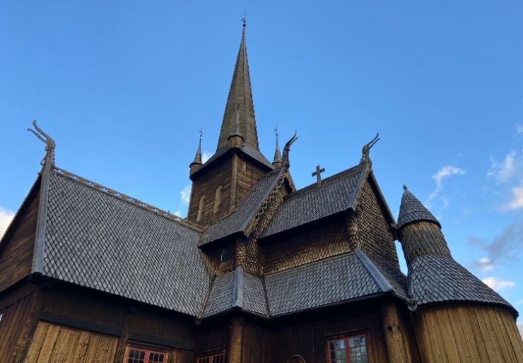 Funn av giftstoffer i gamle bygg En pilotstudie viser høye nivåer av farlige, gamle kjemikalier i ni eldre bygninger fra hele landet. Riksantikvaren er bekymret.