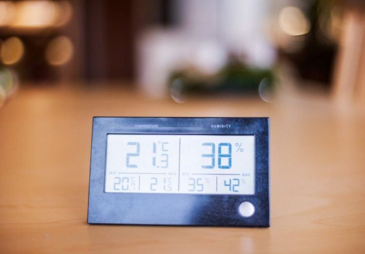 Ved å blåse varm luft jevnt rundt i rommet, eliminerer viftekonvektorer kalde soner og skaper en jevn temperaturfordeling i hele hjemmet.