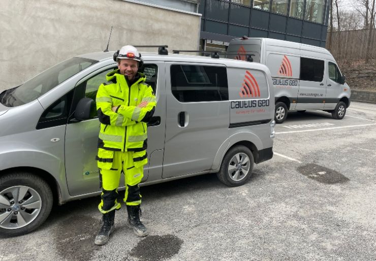 Mathias Skaar Strand (28) går til ny jobb som prosjektansvarlig felt i Cautus Geo. Han kommer fra stilling som prosjektingeniør i Veidekke.  Cautus Geo er spesialist på geomonitorering. Det handler om automatisk overvåking o