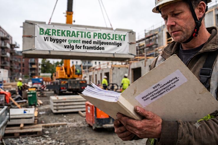 Guide til nye regler: Unngå grønnvasking i markedsføring Byggebransjen kan fortsatt skrive om bærekraft, grønne løsninger, ombruk og miljøarbeid, men miljøpåstander i markedsføring må være konkrete, riktige, og kunne dokumenteres. Generelle miljøpåstander må kunne underbygges