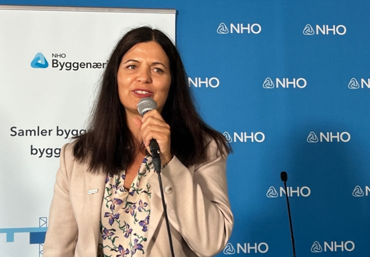 Boligbyggingen faller – NHO krever politisk handling NHO Byggenæringen vil gjøre boligkrisen til en hovedsak under Arendalsuka og utfordrer politikerne til å legge fram konkrete tiltak som kan få fart på boligbyggingen.