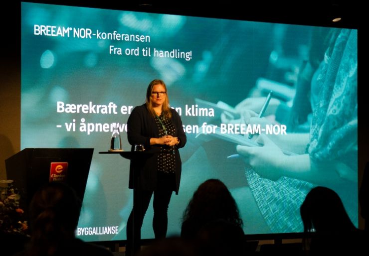 Under BREEAM-NOR-konferansen torsdag 25. november gav Viel Sørensen, leder for BREEAM i Grønn Byggallianse, tilhørerne en forsmak på nye BREEAM-NOR 3.0, som lanseres 28. februar 2022.