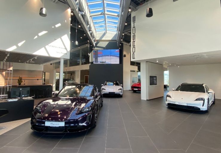 De nye lokalene til Porsche blir virkelig et flott bygg som du legger godt merke til når du kjører inn til Trondheim fra sørsiden.  – Her har man hatt fokus på å skape en funksjonell og moderne bilforretning 
