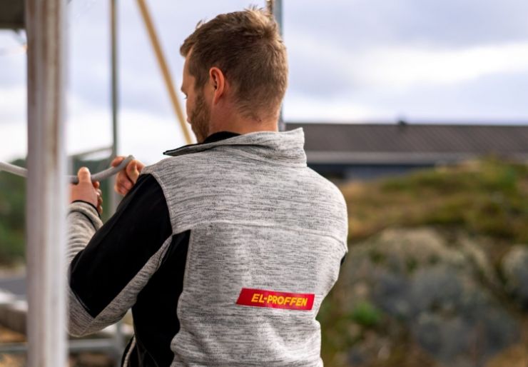 Fast elektriker for bedriften: Når elektro blir en del av risikostyringen En bedriftsavtale med elektriker gir virksomheter bedre kontroll på det elektriske anlegget, internkontroll, vedlikehold, service og fremtidige behov.