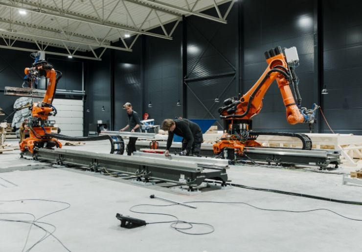 Seks meter høye tre-tenner til Kristiansand Dyrepark Oslotre bygger Jens sine seks meter høye tre-tenner