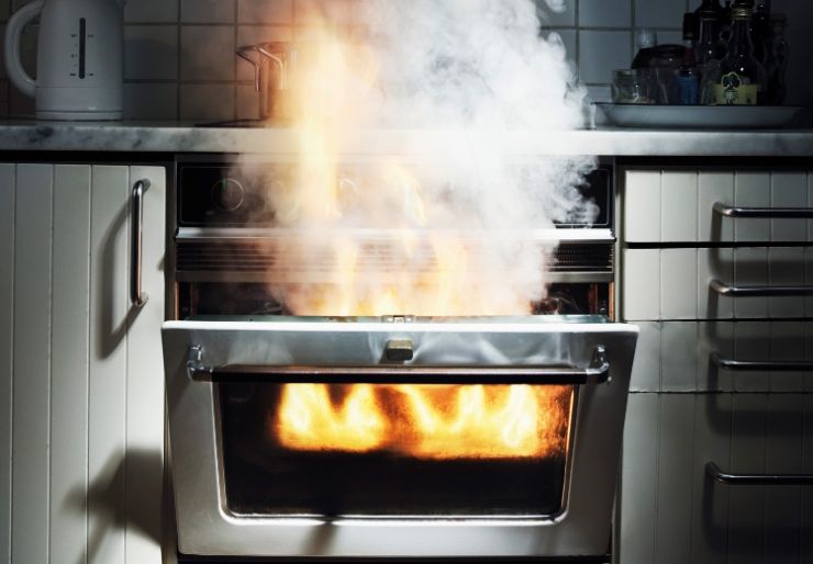 15. oktober er den nasjonale Elsikkerhetsdagen Feil i elektrisk anlegg og feil bruk av elektrisk utstyr er blant de vanligste årsakene til boligbranner i Norge. 15. oktober er den nasjonale Elsikkerhetsdagen, og Elvia oppfordrer alle som eier eller bruker et elektrisk anlegg til å gjennomføre en rask